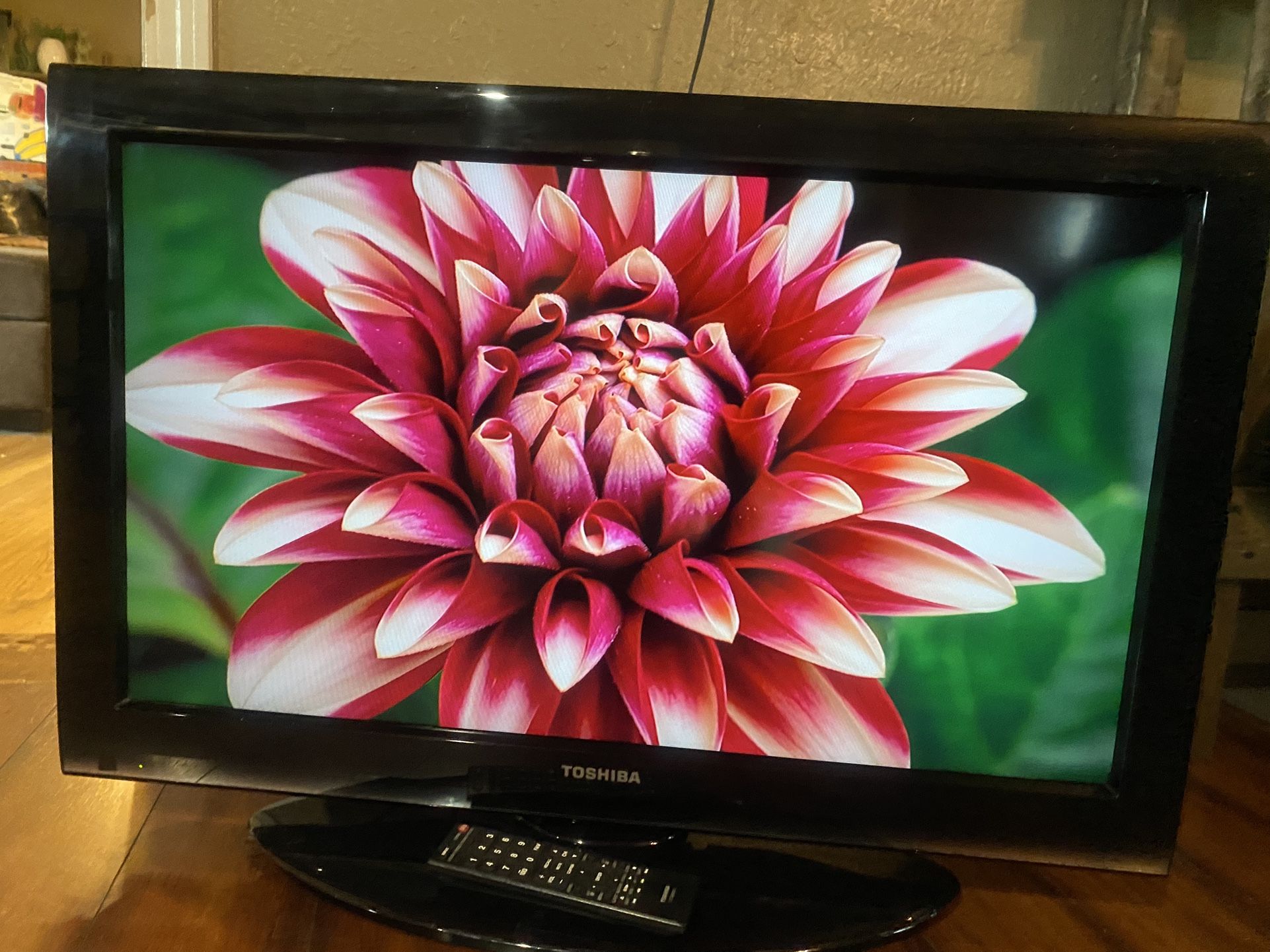 32 Inch Toshiba TV
