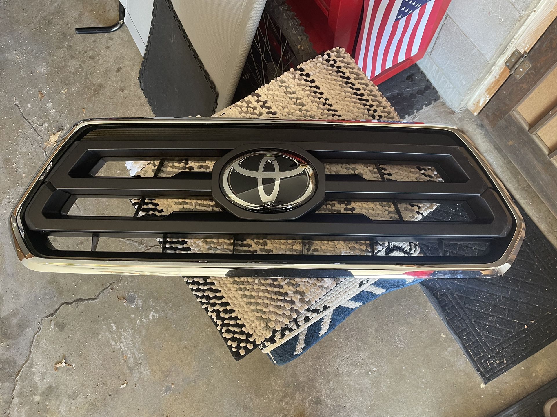 Toyota Tacoma OEM Grille (2016-2023)-Great condition!