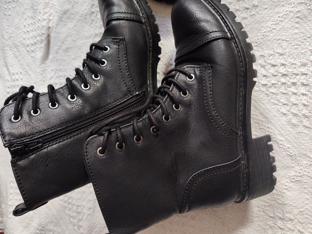Woman's Boots