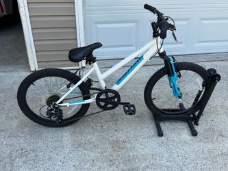 Nishiki Boys' Pueblo 20" White Blue Youth Mountain Bike