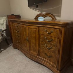 Dresser With Mirror