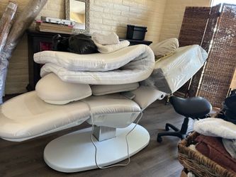 Spa hydraulic chair
