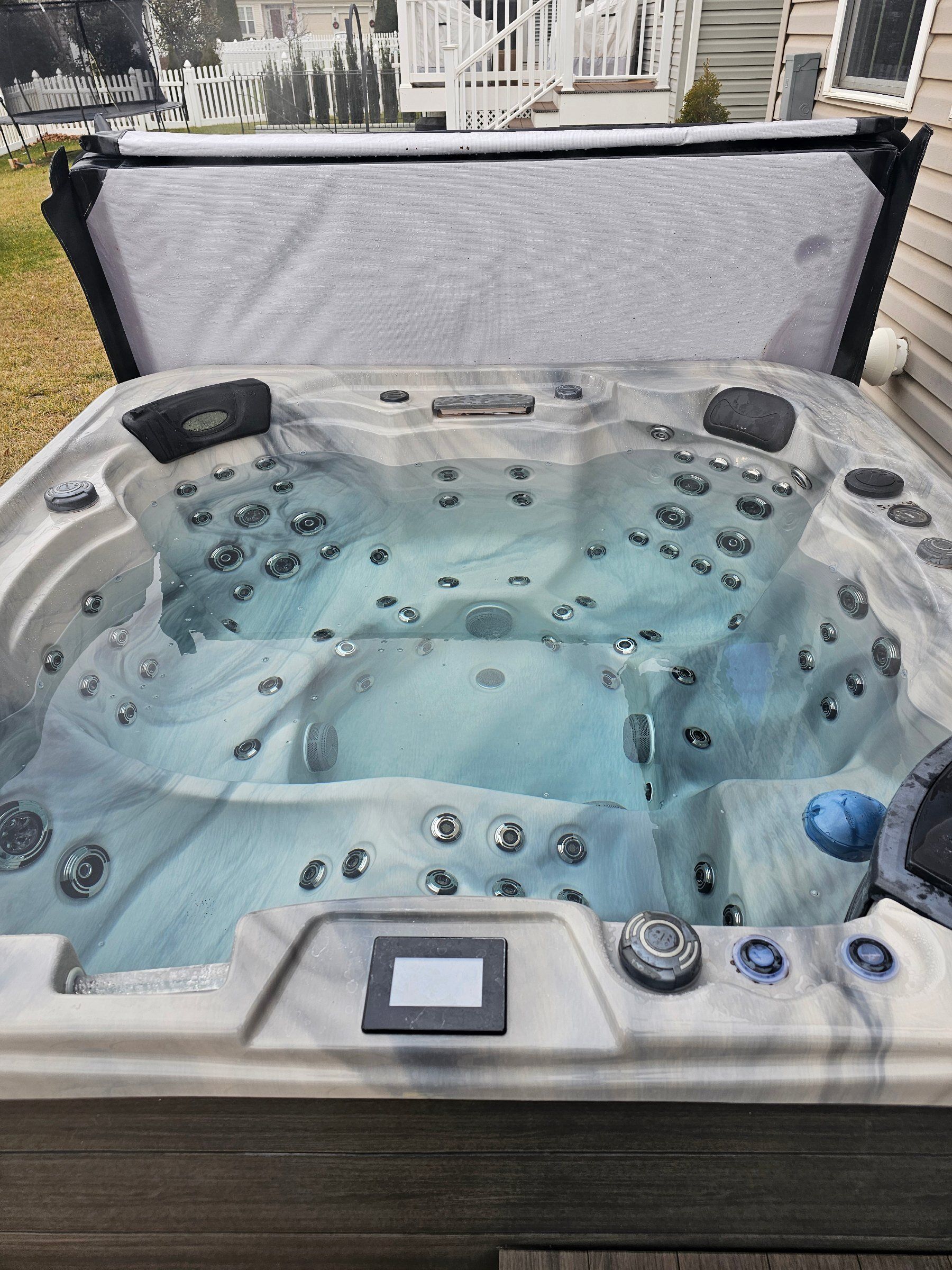 2023 Platinum Infinity Hot Tub Like New 6 Seats 96 Jets - Stephenson, VA