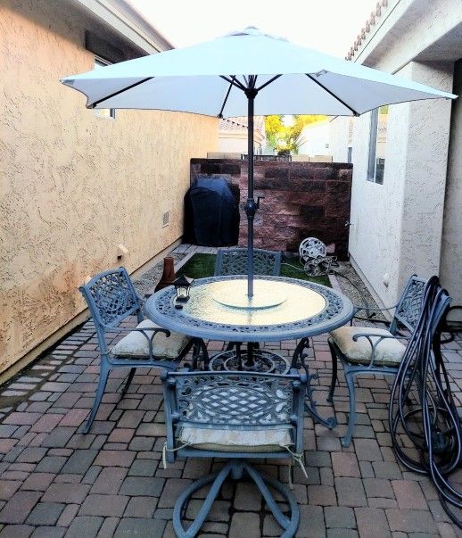 Outdoor Umbrella 7.5 - X Streets Ray and Higley