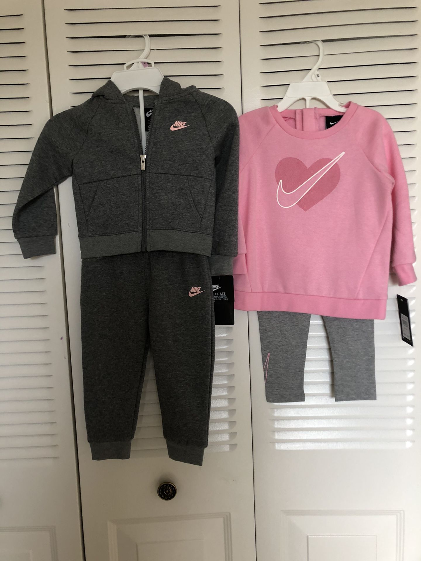 Nike’s 2 sweat suits 2T