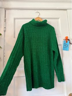 Green turtle neck sweater