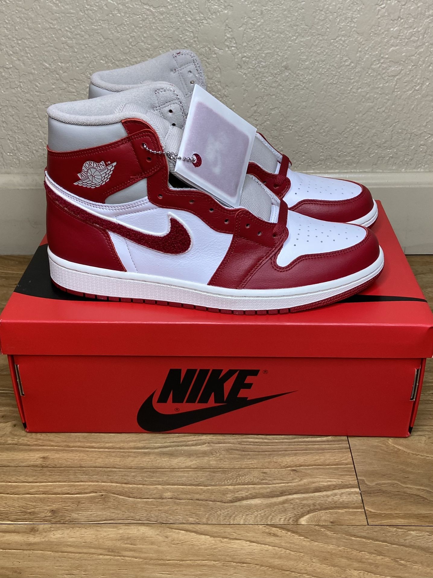 Air Jordan Retro 1 High OG Newstalgia Chenille