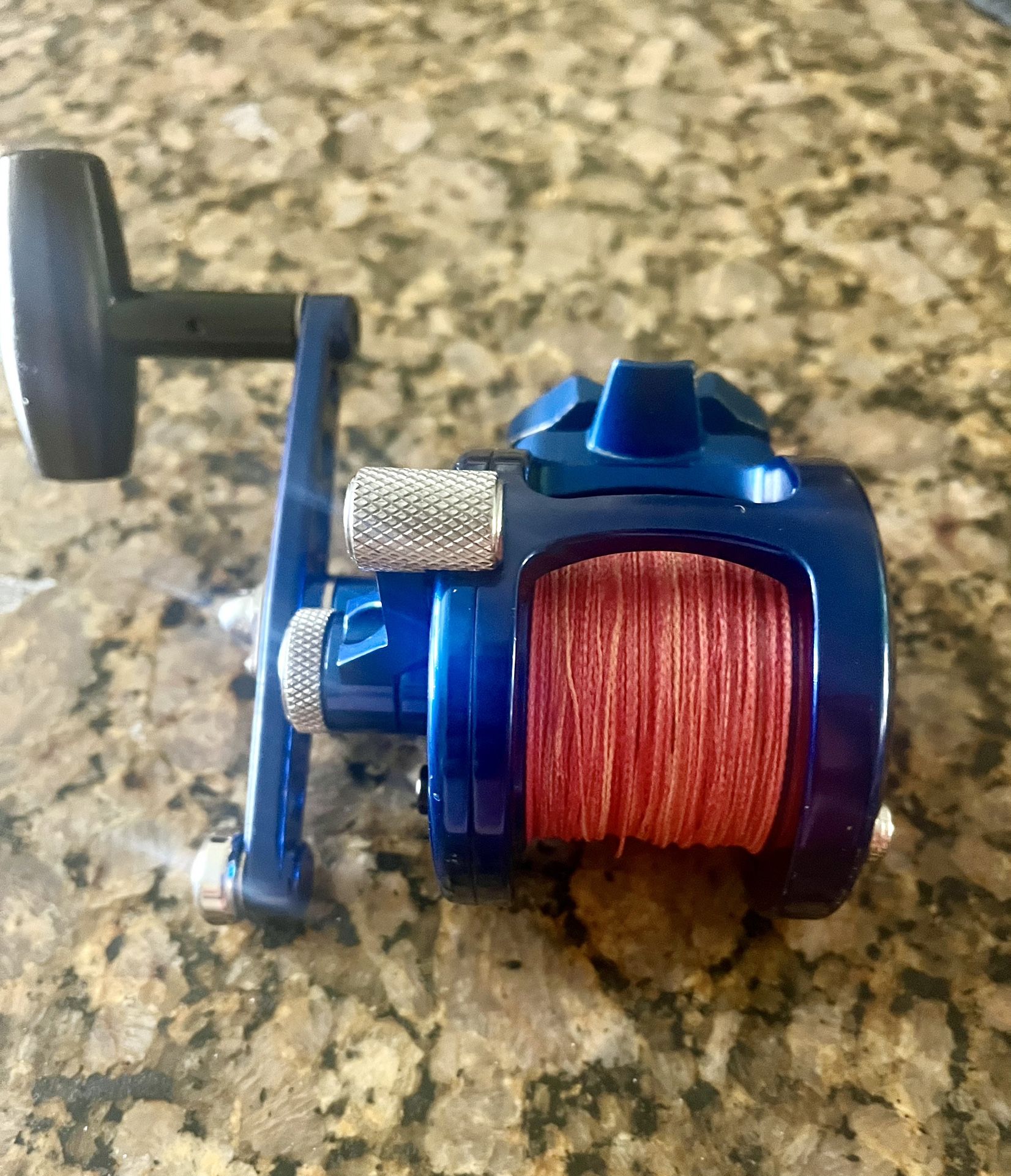 Avet MXJ 6 Lever Drag Fishing Reel . Very Good Condition