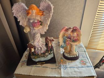 2 angel figurines