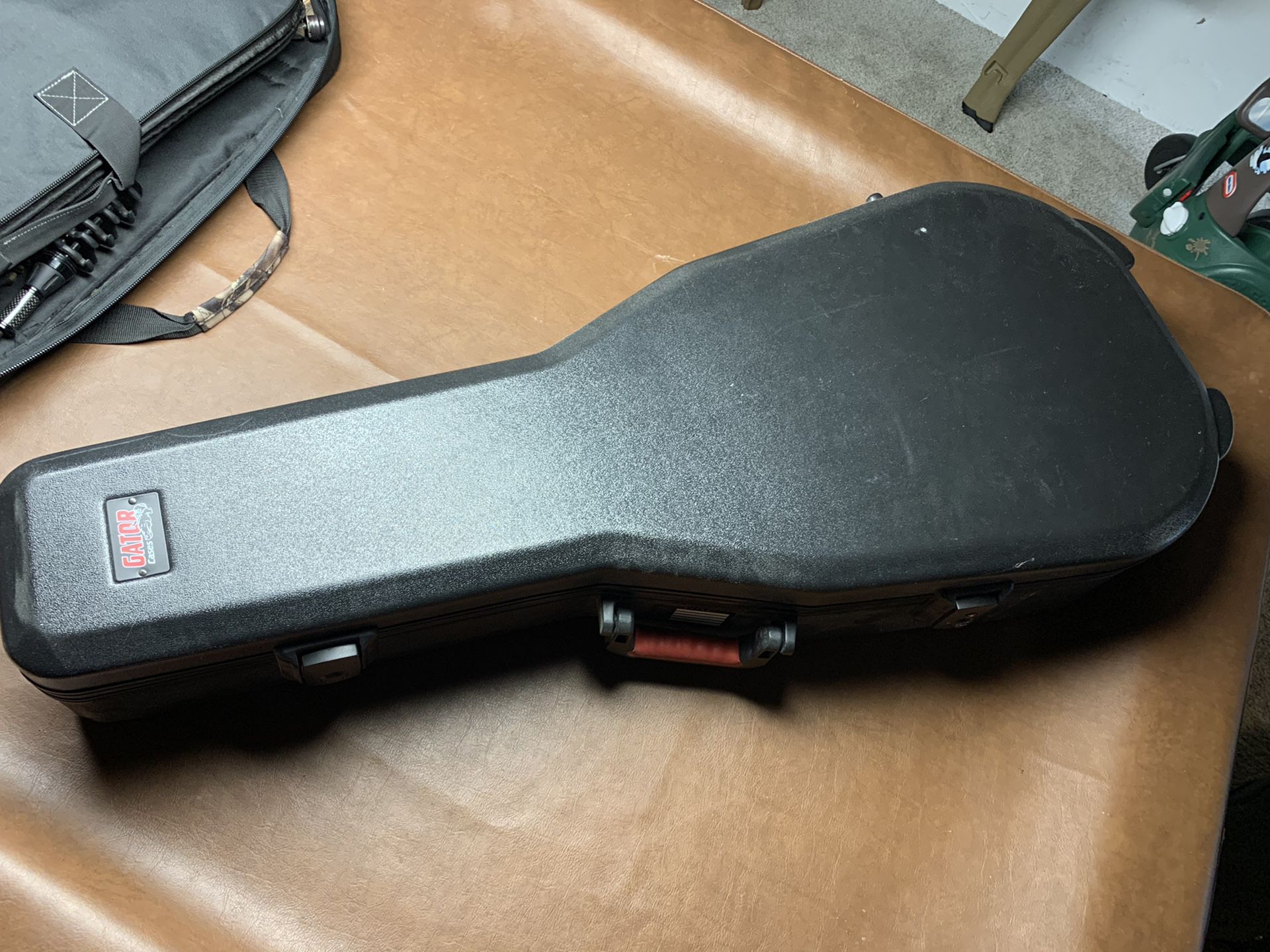 Gator ATA Molded Guitar Case - with TSA latches for Acoustic Guitars