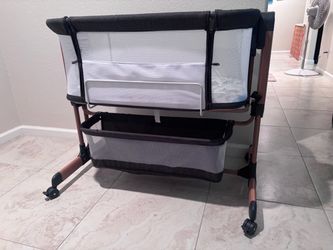 Bassinet “like new”