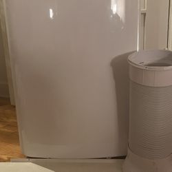 Portable AC Like New!! ☀️