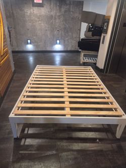 Queen wood bed frame sturdy
