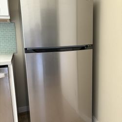 Frigidaire 14 Cu.Ft. Top Freezer Refrigerator