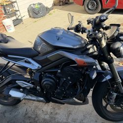 Triumph Street Triple 765rs