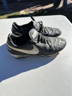 Free- Kid Soccer Cleats/ Shoes