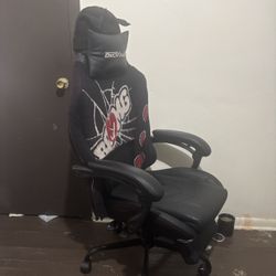 gaming chair best price good condition only used for a month 