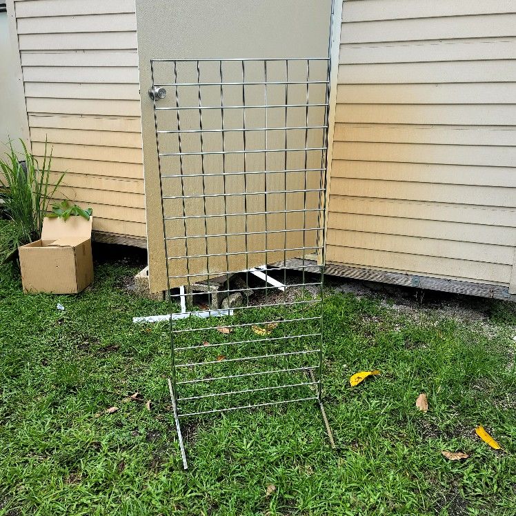 Retail Craft Standing Shelves With Legs