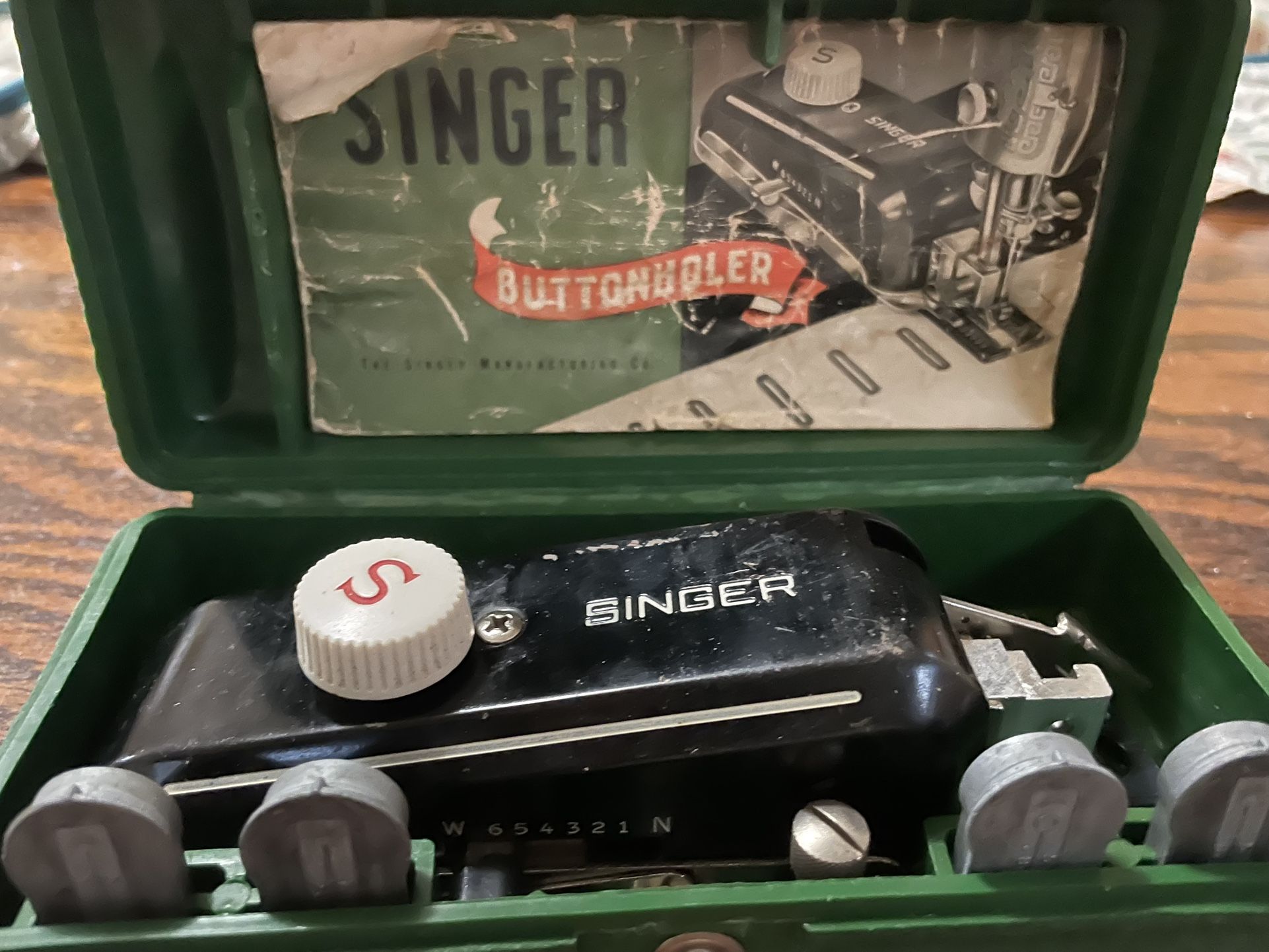 Singer Buttonholer