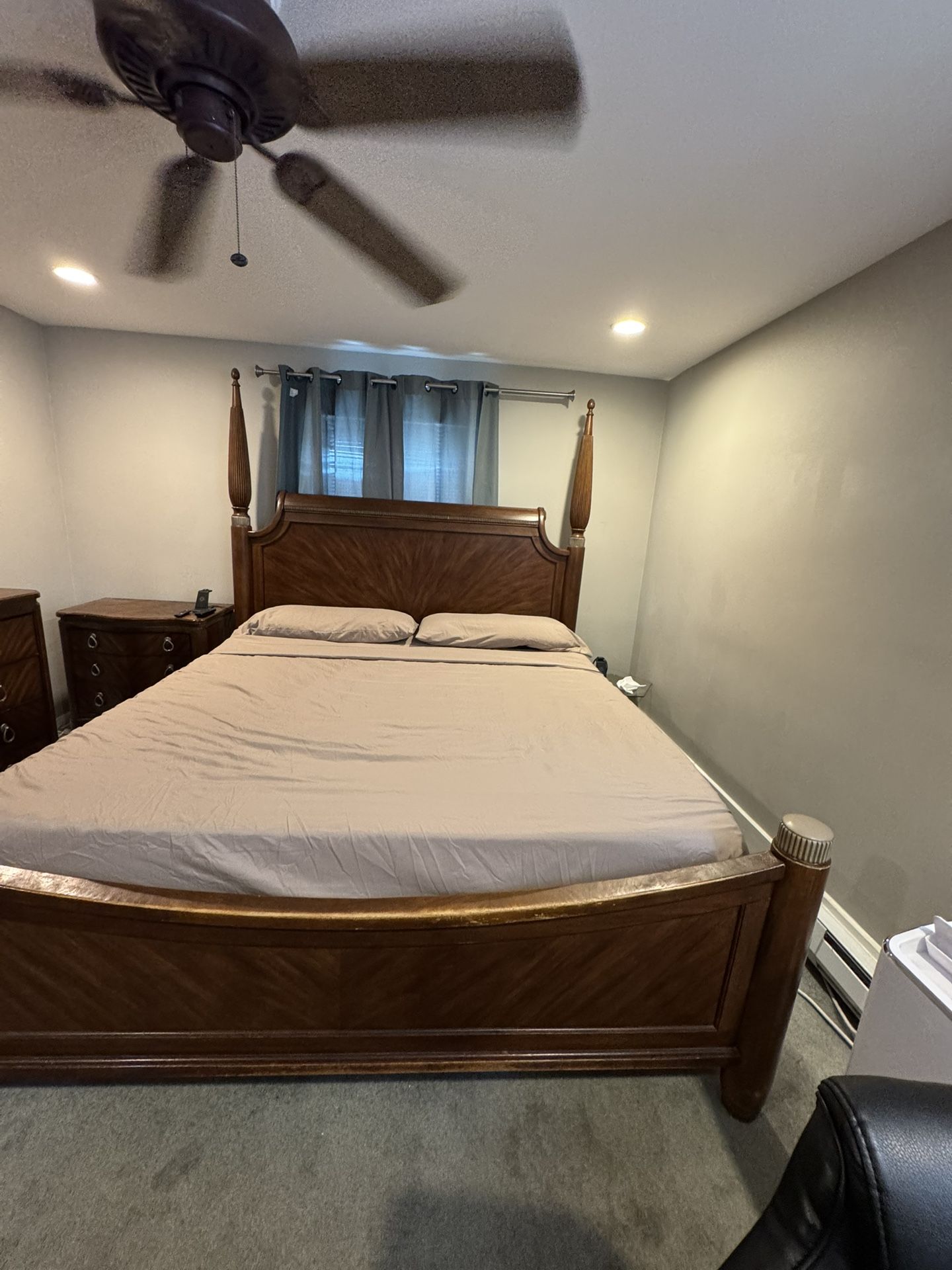 King Bedroom Set - Real Wood - Firm Price $300