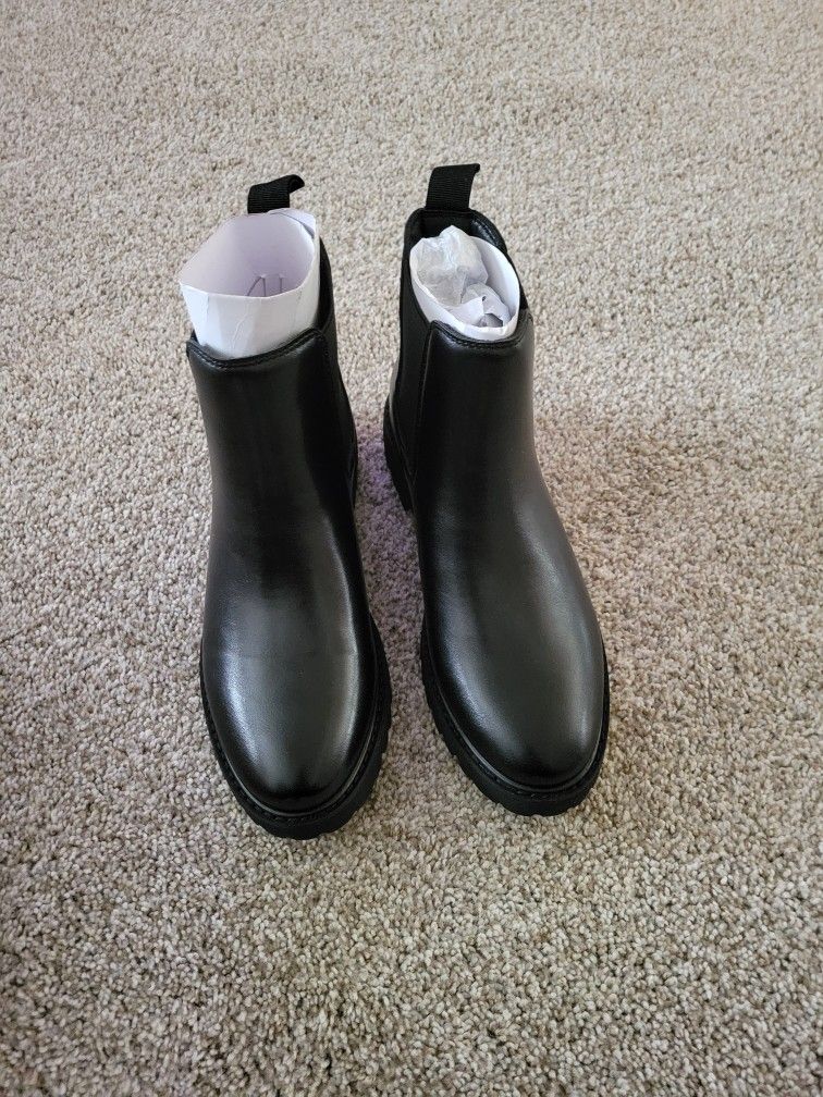 Brand New in Box, Dunes Women's Dalya Chelsea boot +Memory foam size 9