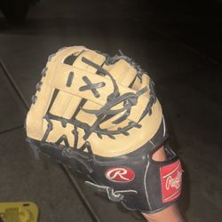 Rawlings Heart Of The Hide First Baseman’s glove 