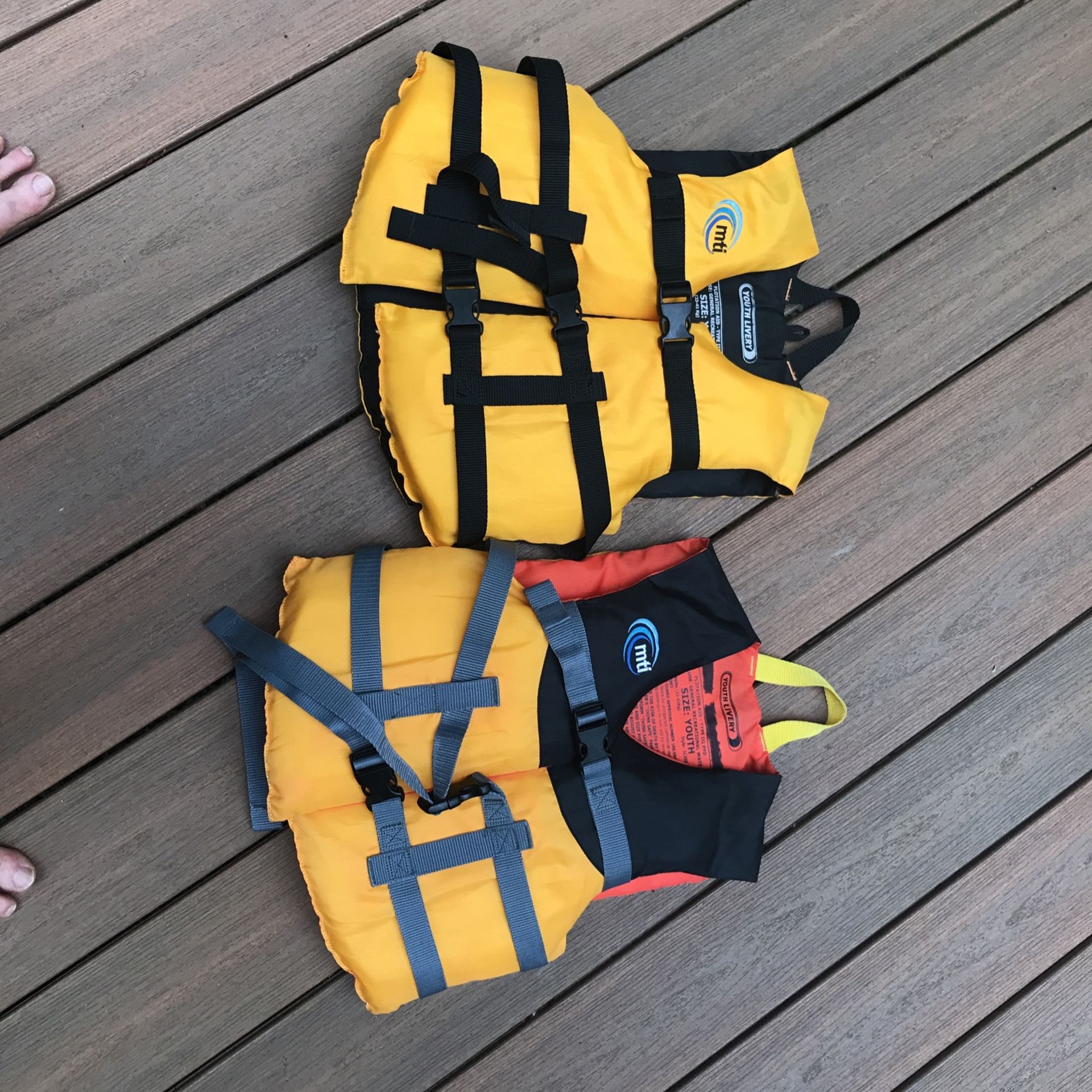 2 Kids Life Jackets Size Youth MTI