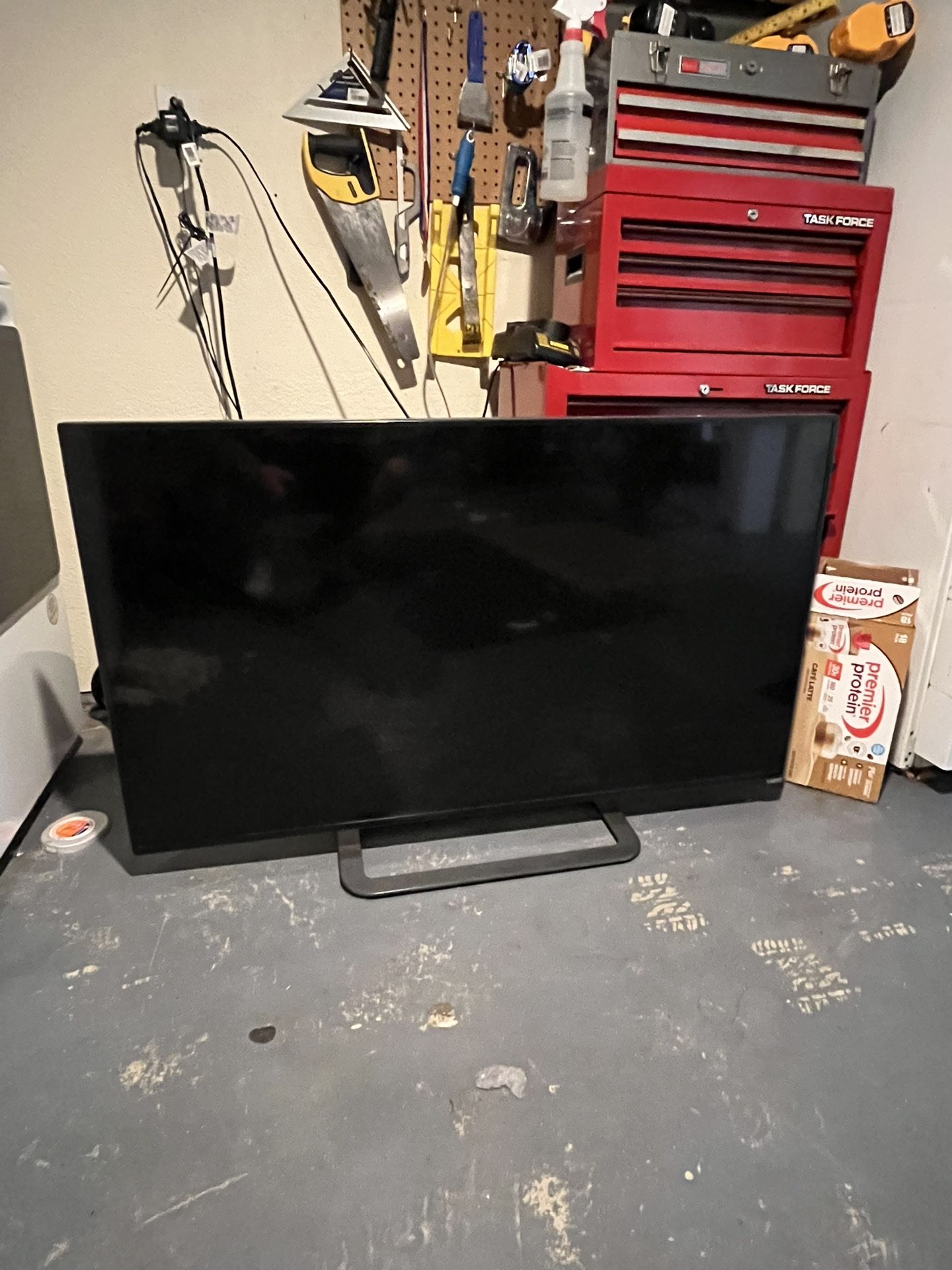 Free 50” Vizio TV - Turns On But Doesn’t Stay On