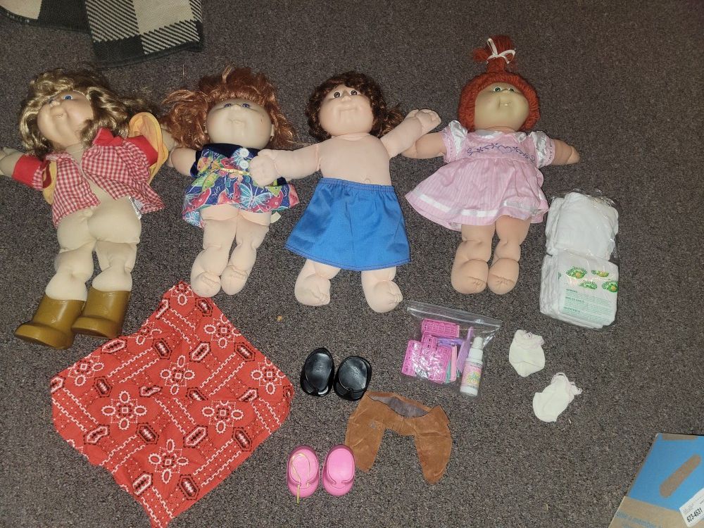 Lot of Cabbage Patch Dolls and Accessories