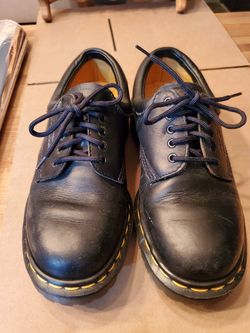 Black Dr Martens boots