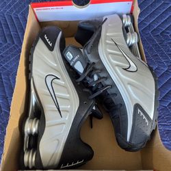 Nike Shox R4