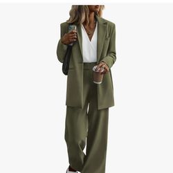 Women’s Suit & Shoes Outfit 