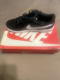 New Nike Tennis Shoes Size 10