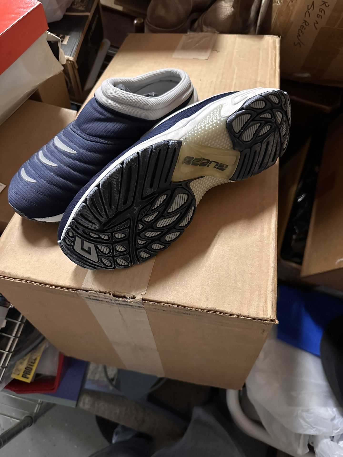 Guess Sport Men Shoes Size 9 NEW