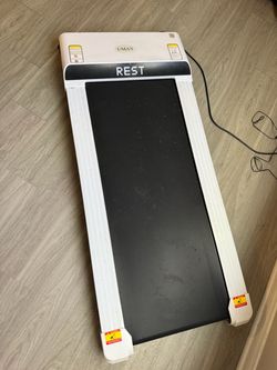 Walking pad with remote