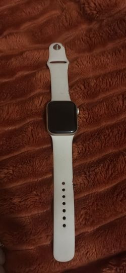 Apple Watch SE 2nd Generation 40mm GPS + Charger