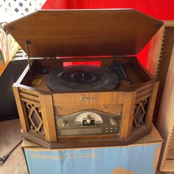 Emerson Turntable/Radio/CD Player
