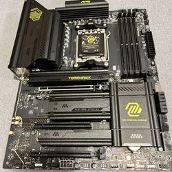 MSI MAG X870 TOMAHAWK WIFI Motherboard - AM5 / DDR5 / PCle 5.0 / WiFi 7 (bent Cpu Socket Pin)