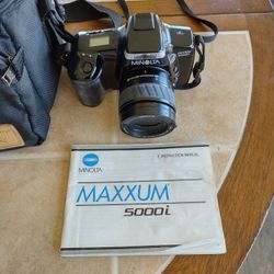 Minolta Maxxum 5000i  Film Camera With Bag