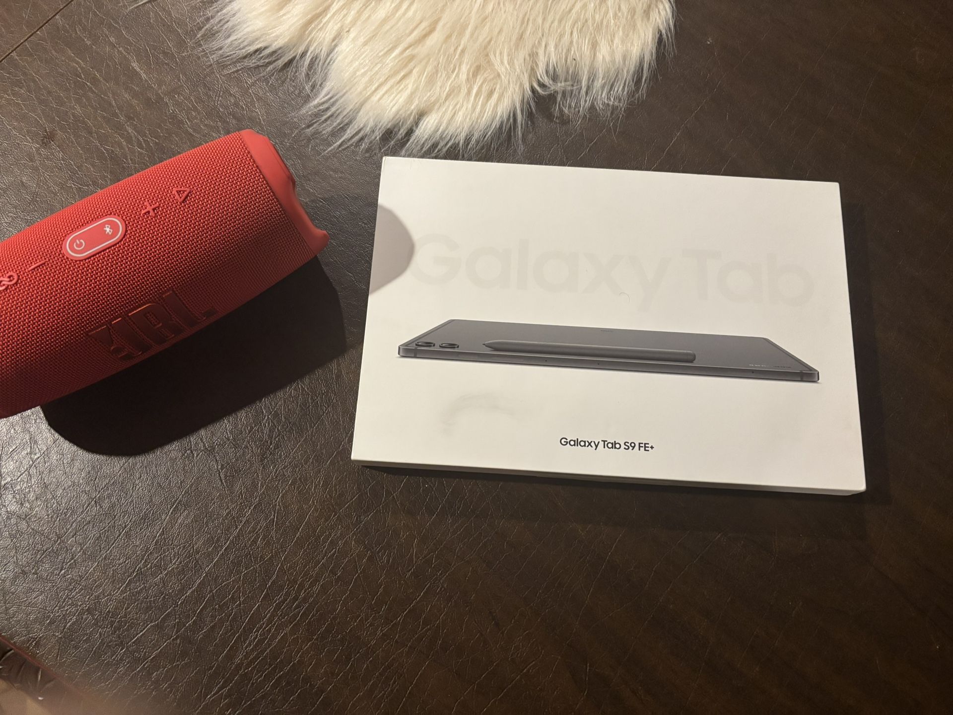 Tablet And Speaker 