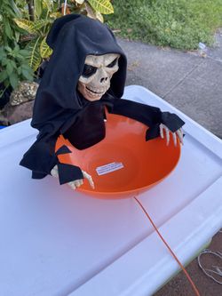 Skeleton Candy Dish with Activated, Screaming Skull Candy Holder Halloween Decor with Light Up Eyes for Trick or Treat