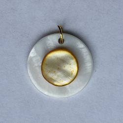 🌝 Pretty, white shell circle pendant with yellow orange shell circle