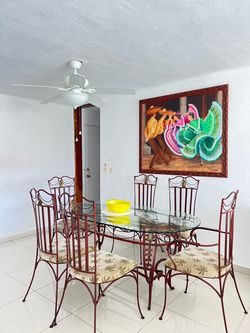 Hermoso Comedor de Hierro Forjado y Vidrio Biselado