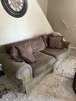 Couch-PET FRIENDLY HOME