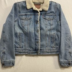 Light Blue Levi’s Jacket Size M (Women’s)