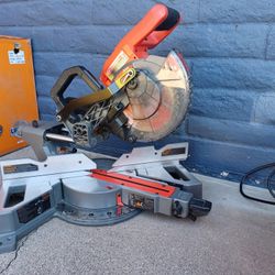 SLIDING MITER SAW 7"1/4 MILWAUKEE TOOL ONLY 