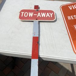 Small Tow Away Sign