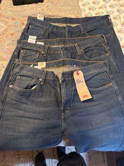 Men’s 569 loose fit men’s Levi’s jeans 34 x 32 brand new