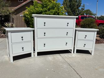 White 7 Drawer Modern Dresser Chest of Drawers and Nightstand Furniture Set Excellent Condition