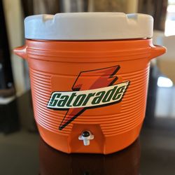 Gatorade – 7 gallon cooler with cup dispenser